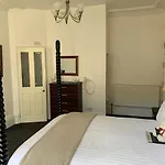 The Middleham 4*
