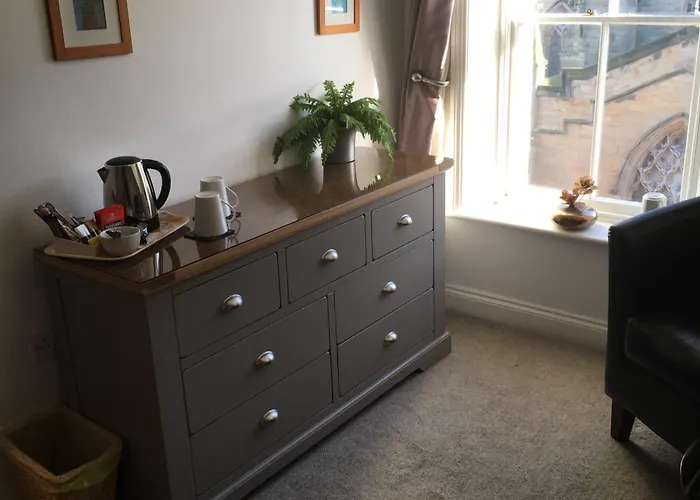 The Middleham ウィットビー